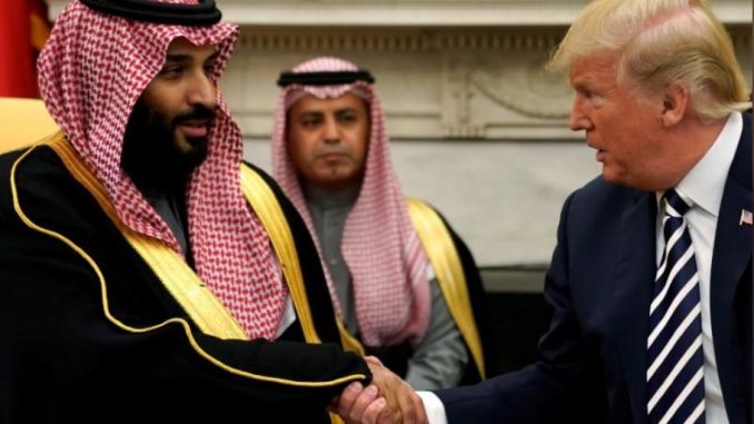 الرئيس الأميركي دونالد ترامب وولي العهد السعودي الأمير محمد بن سلمان في البيت الأبيض في العاصمة واشنطن يوم 20 آذار/مارس آذار 2018 (وكالة رويترز) دونالد ترامب