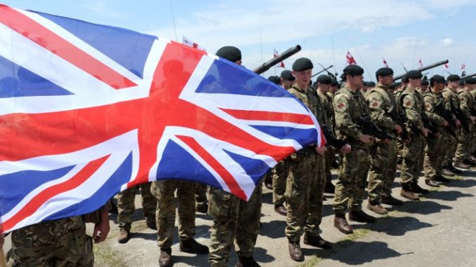 جنود بريطانيو يحضرون حفل الافتتاح‎ ‎لتمرين ‏Noble Partner 2016‎‏ المشترك في منطقة تدريب ‏Vaziani‏ خارج تبليسي في 11 أيار/يو 2016 (‏AFP‏)‏