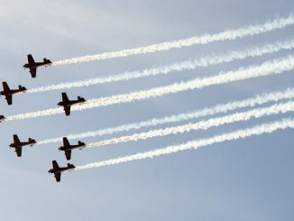 طائرات العسكرية مغربية خلال احتفالاً بالذكرى الستين لتأسيس شركة الخطوط الجوية الملكية المغربية في ‏‏30 أيلول/سبتمبر 2017 في الدار البيضاء (‏AFP‏)‏