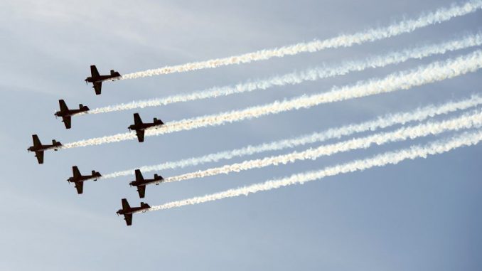 طائرات العسكرية مغربية خلال احتفالاً بالذكرى الستين لتأسيس شركة الخطوط الجوية الملكية المغربية في 30 أيلول/سبتمبر 2017 في الدار البيضاء (AFP) طائرات العسكرية مغربية خلال احتفالاً بالذكرى الستين لتأسيس شركة الخطوط الجوية الملكية المغربية في 30 أيلول/سبتمبر 2017 في الدار البيضاء (AFP)