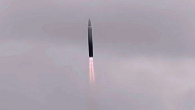 صاروخ "سارمات" (صورة أرشيفية من المكتب الإعلامي لوزارة الدفاع الروسية)