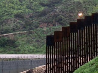 الجدار مع المكسيك