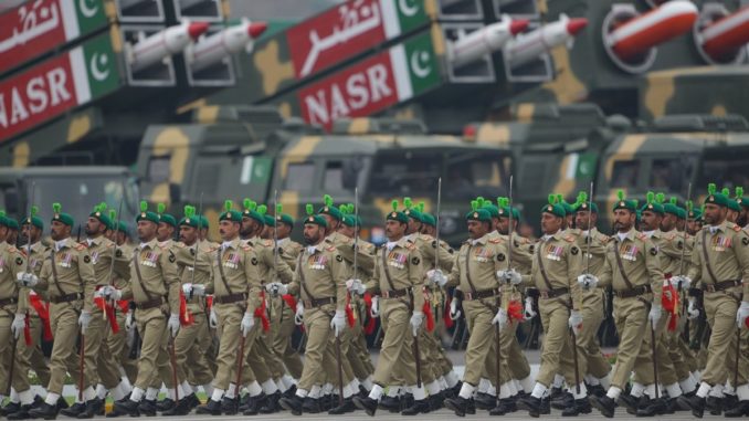 مسيرة للقوات المسلحة الباكستانية خلال العرض العسكري في يوم باكستان في إسلام أباد في 23 مارس 2019 (AFP) العرض الباكستاني