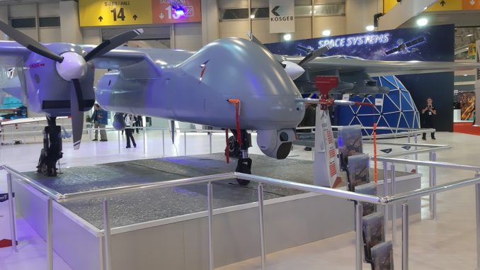 طائرة العنقاء أكسونغر من إنتاج شركة TAI التركية خلال عرضها في IDEF 2019 (الأمن والدفاع العربي- صورة خاصة) طائرة العنقاء أكسونغر من إنتاج شركة TAI
