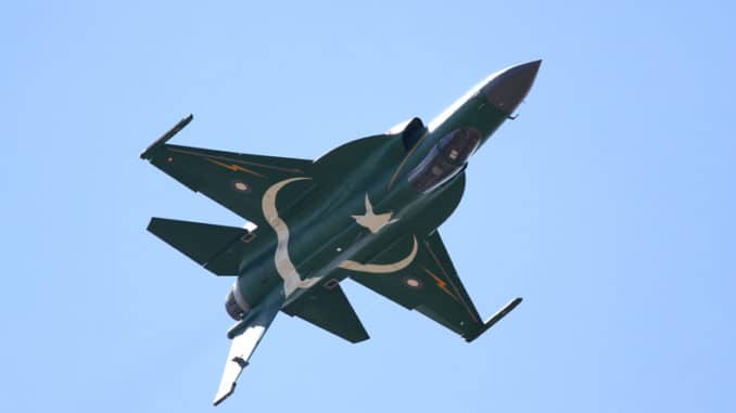 مقاتلة JF-17 Thunder الباكستانية خلال معرض باريس الجوي 2019 (Daily Times) مقاتلة JF-17