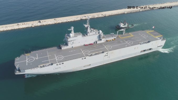 حاملة الطوافات البرمائية Dixmude تصل مرفأ بيرون في 13 حزيران/يونيو 2019 لتنفيذ تدريب "الأرزة الزرقاء" مع الجيش اللبناني (قيادة الجيش اللبناني) الجيش اللبناني