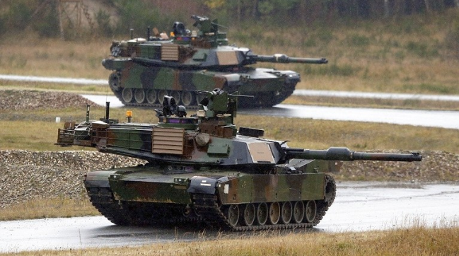 دبابات من نوع "M1A2 Abrams" (صورة من الأرشيف) دبابات من نوع "M1A2 Abrams"