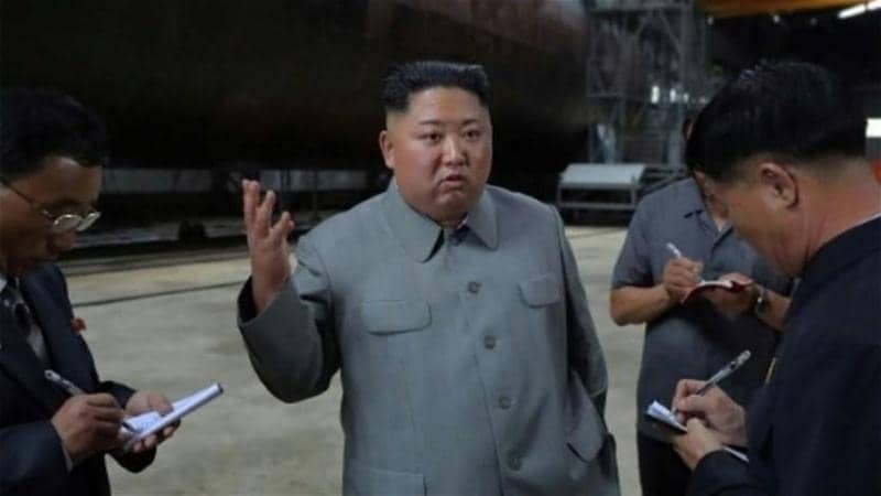 زعيم كوريا الشمالية يتفقد غواصة ويمتدح قدراتها التكتيكية
