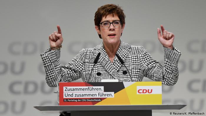 آنيغريت كرامب-كارنباور وزيرة الدفاع الألمانية الجديدة