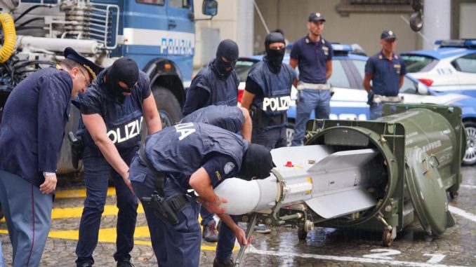 صاروخ جو-جو كان ملكا للقوات المسلحة القطرية وجد خلال مداهمة للشرطة في إيطاليا في 15 تموز/ يوليو صاروخ جو-جو