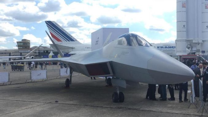 المقاتلة التركية الوطنية من نوع TF-X في عرض ثابت خلال فعاليات معرض باريس للطيران في حزيران/يونيو 2019 (صورة أرشيفية) مقاتلة TF-X