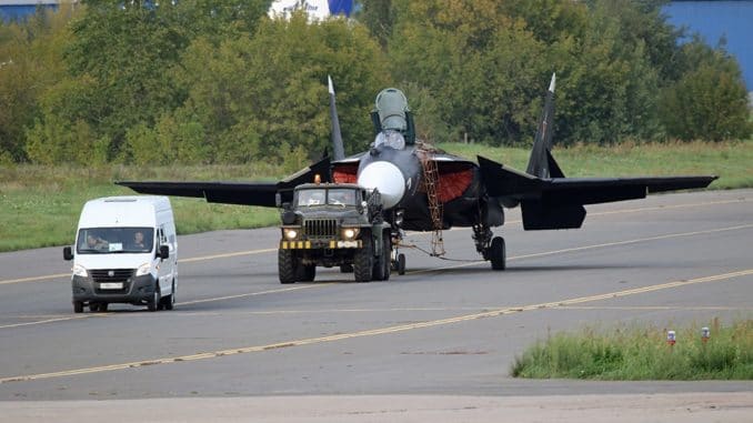 مقاتلة "سو-47" خلال فعاليات معرض ماكس 2019 الجوي في موسكو (The Aviationist) مقاتلة سو-47