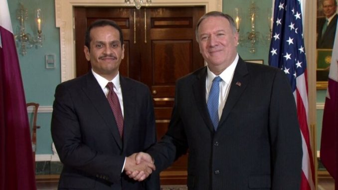 وزير الخارجية الأميركي مايك بومبيو مع نظيره القطري، محمد بن عبد الرحمن آل ثاني في 12 تشرين الثاني/ نوفمبر الجاري (فرانس برس) وزير الخارجية