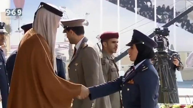 تخريج أول فتاة قطرية كطيار مقاتل تخريج أول فتاة قطرية كطيار مقاتل