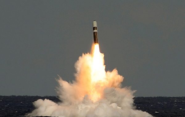 إطلاق صاروخ ترايدنت-2 من غواصة