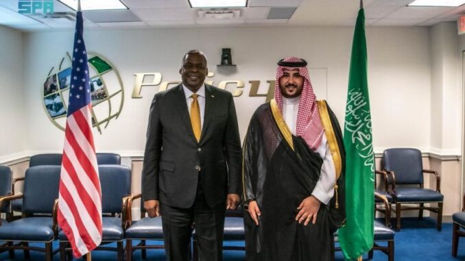 الأمير خالد بن سلمان بن عبد العزيز نائب وزير الدفاع السعودي، في العاصمة واشنطن في 6 تموز/يوليو الجاري في لقاء مع وزير الدفاع الأميركي لويد أوستن (وكالة واس) واشنطن السعودية