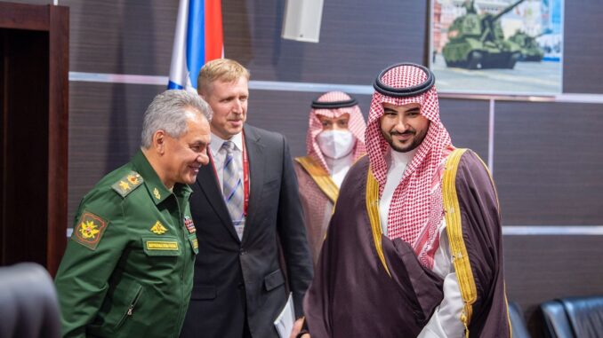 توقيع اتفاقية تعاون عسكري بين السعودية وروسيا توقيع اتفاقية تعاون عسكري بين السعودية وروسيا