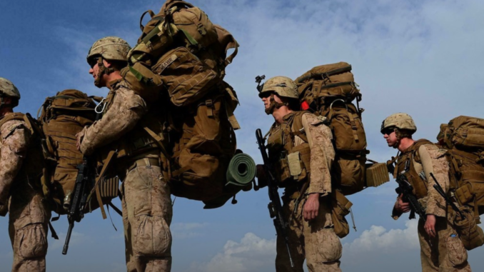 جنود اميركيون يغادرون افغانستان