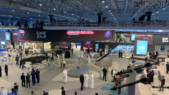 جناح شركة "إيدج" خلال معرض دبي للطيران 2021 (الأمن والدفاع العربي)