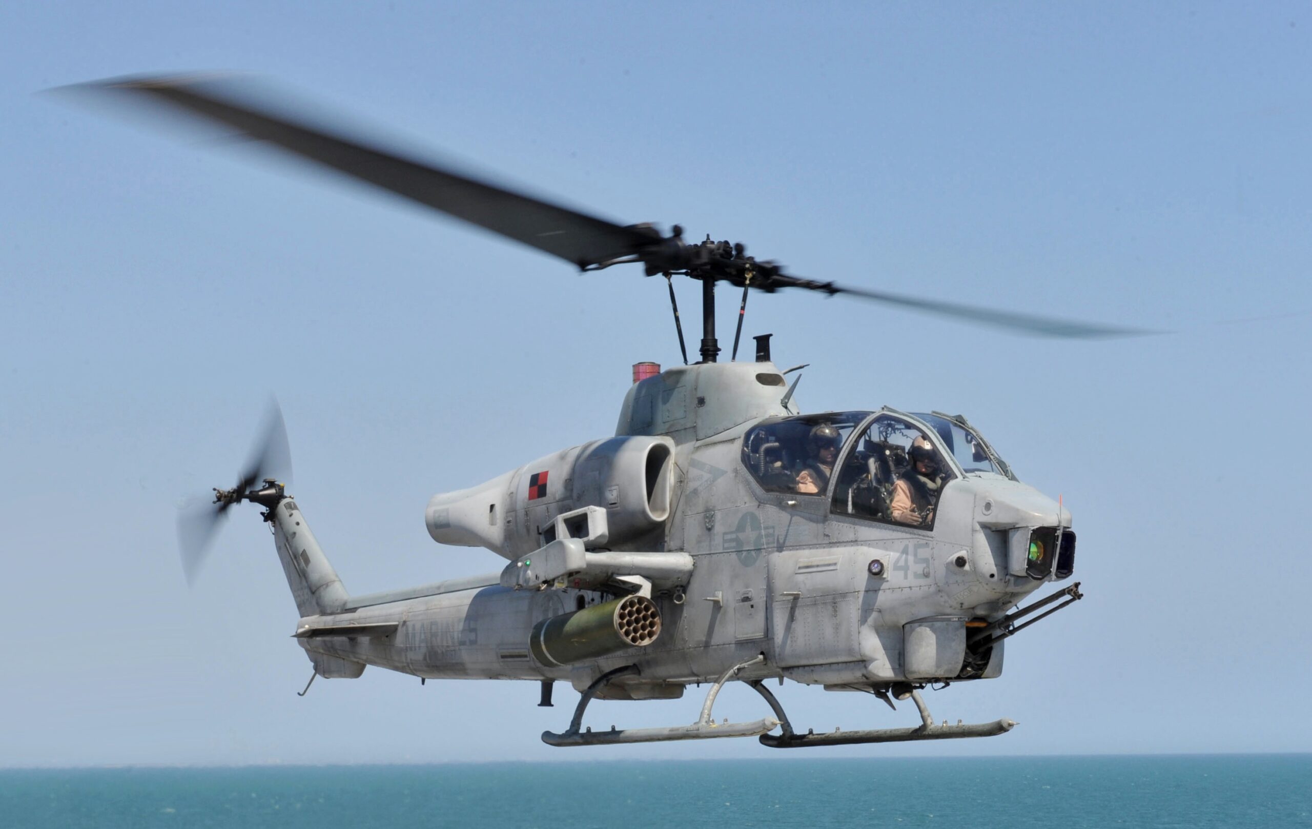 مروحية AH-1W