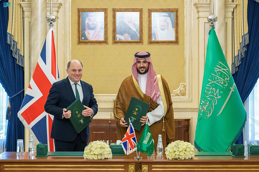 توقيع إتفاقية دفاعية بين السعودية وبريطانيا