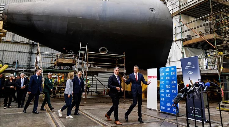استراليا ستمتلك أسطولاً من الغواصات النووية بعد صفقة بقيمة 3 مليارات مع بريطانيا