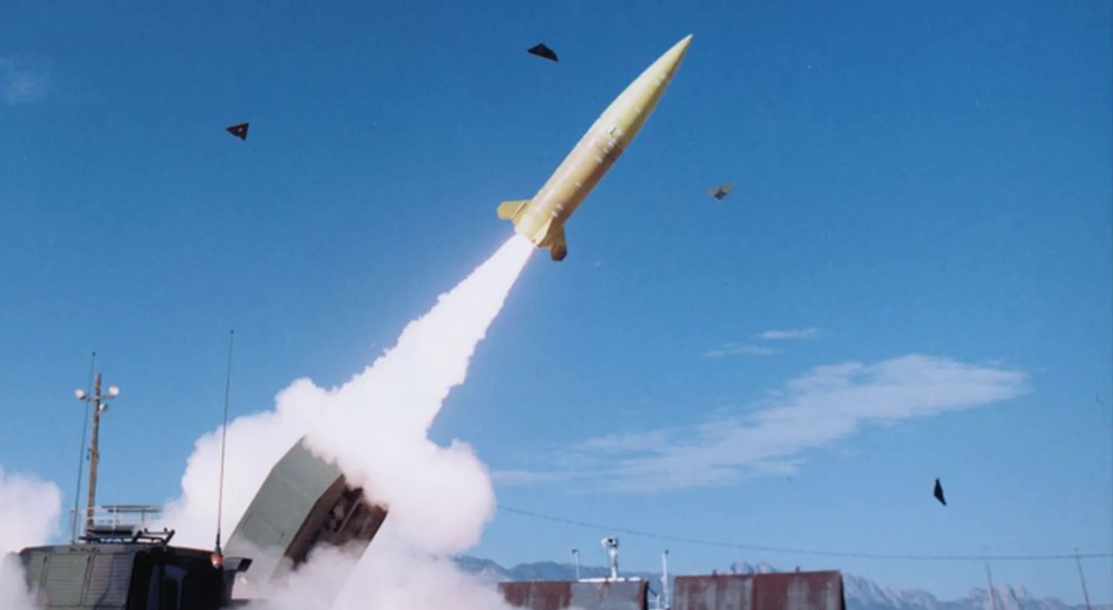 نظام “أتاكمز” الصاروخي بعيد المدى لأوكرانيا بعد تحفظ سابق على إمداد كييف به