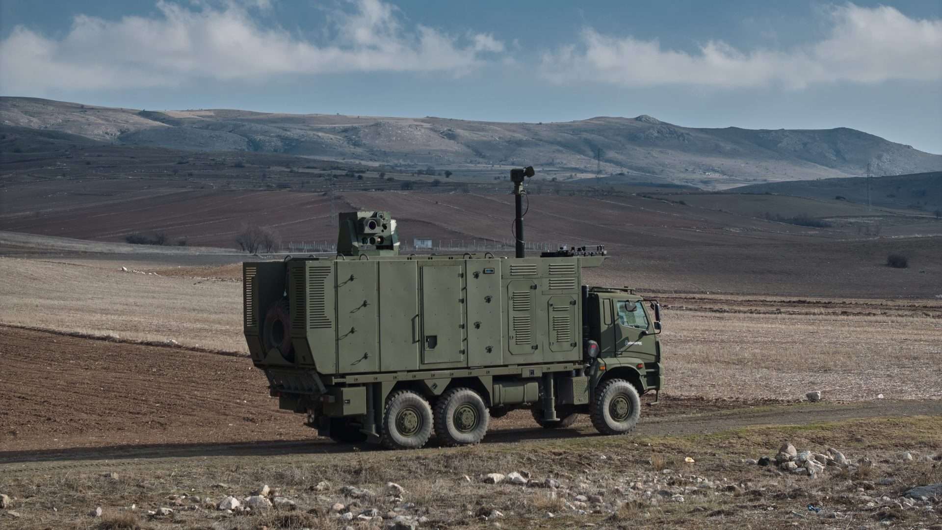 أسيلسان تطوّر النظام الليزري “GÖKBERK” المتقدم المحمول لمواجهة تهديد المسيّرات الانتحارية