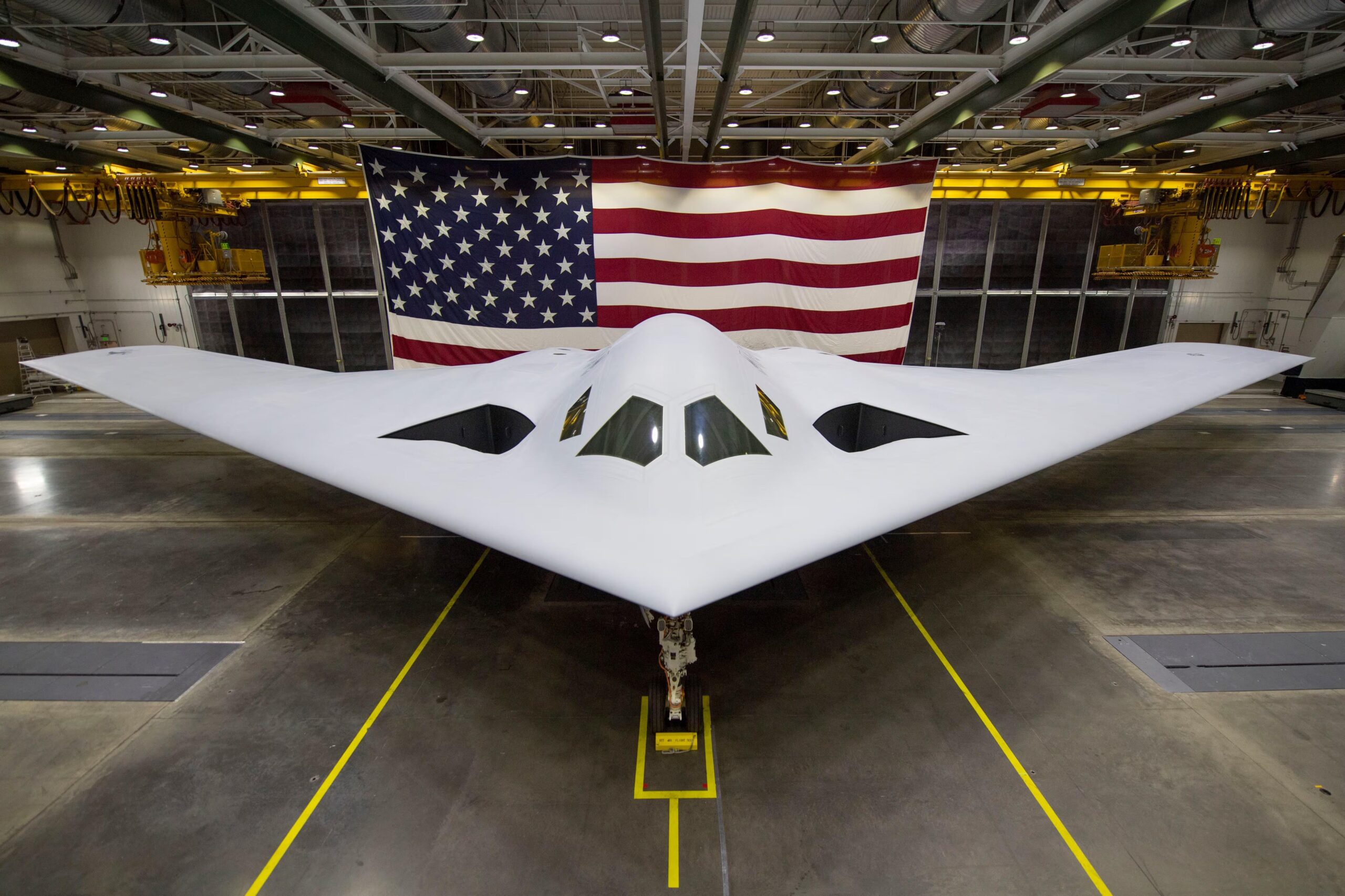 “B-21 Raider”.. ماذا نعرف عن خليفة القاذفة الأميركية الشهيرة “B-2 Spirit”؟