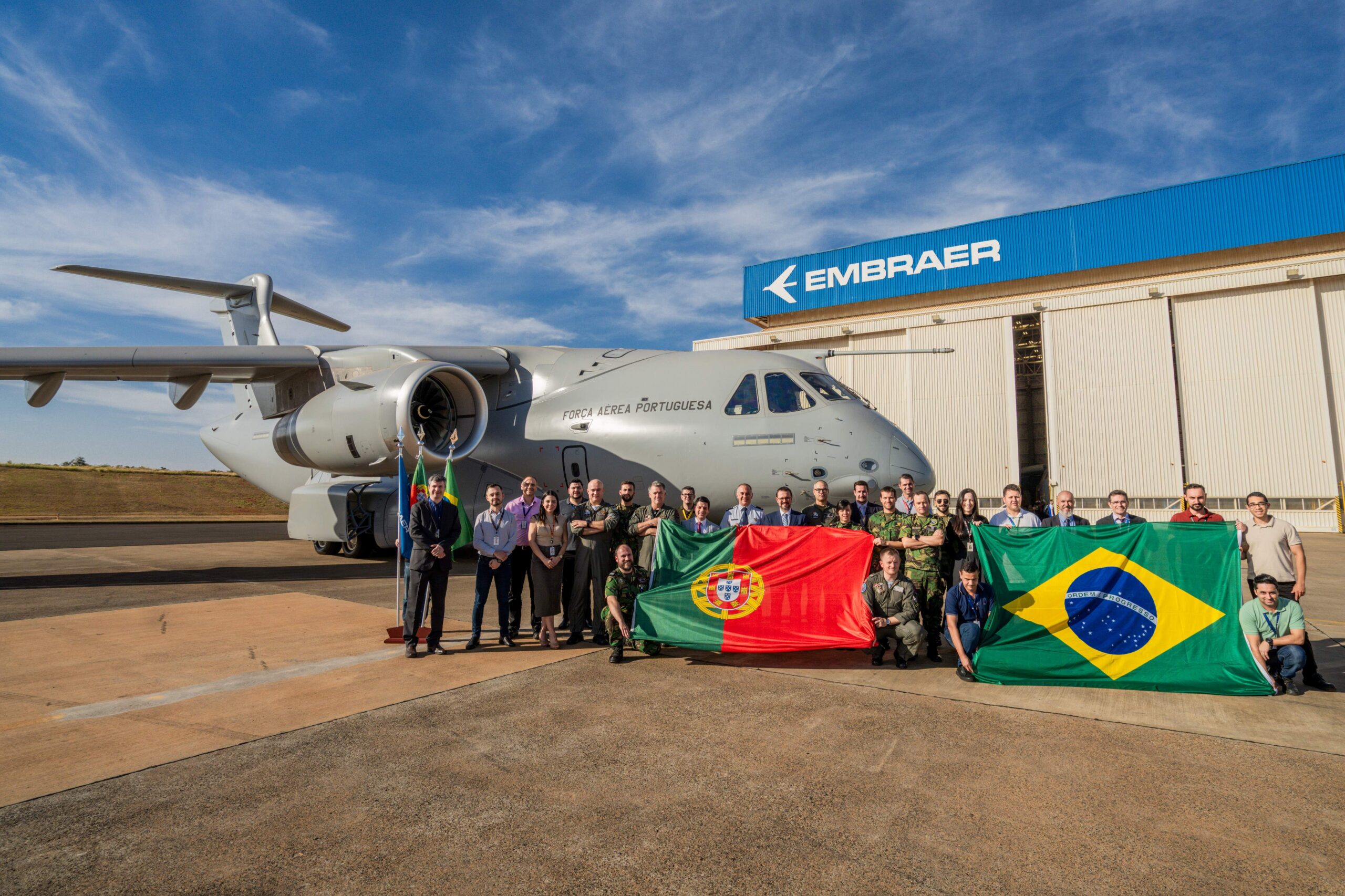 سلاح الجو البرتغالي يحتفل باستلام الطائرة الثالثة من طراز “KC-390” والرحلة الأولى لطائرة “سوبر توكانو”