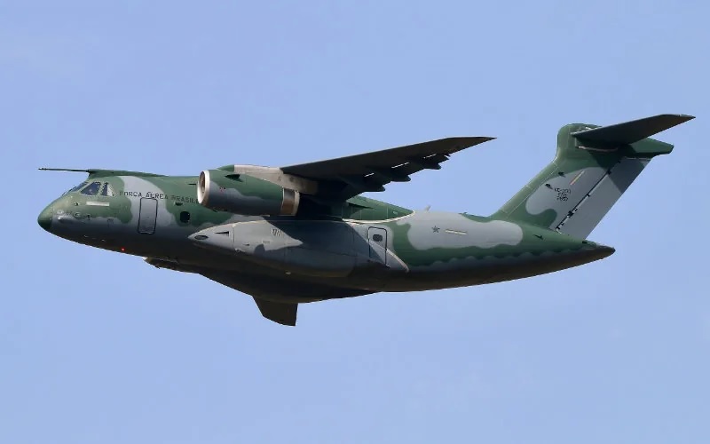 المغرب يعتزم إبرام صفقة تاريخية مع “إمبراير” البرازيلية لشراء طائرات النقل “KC-390”