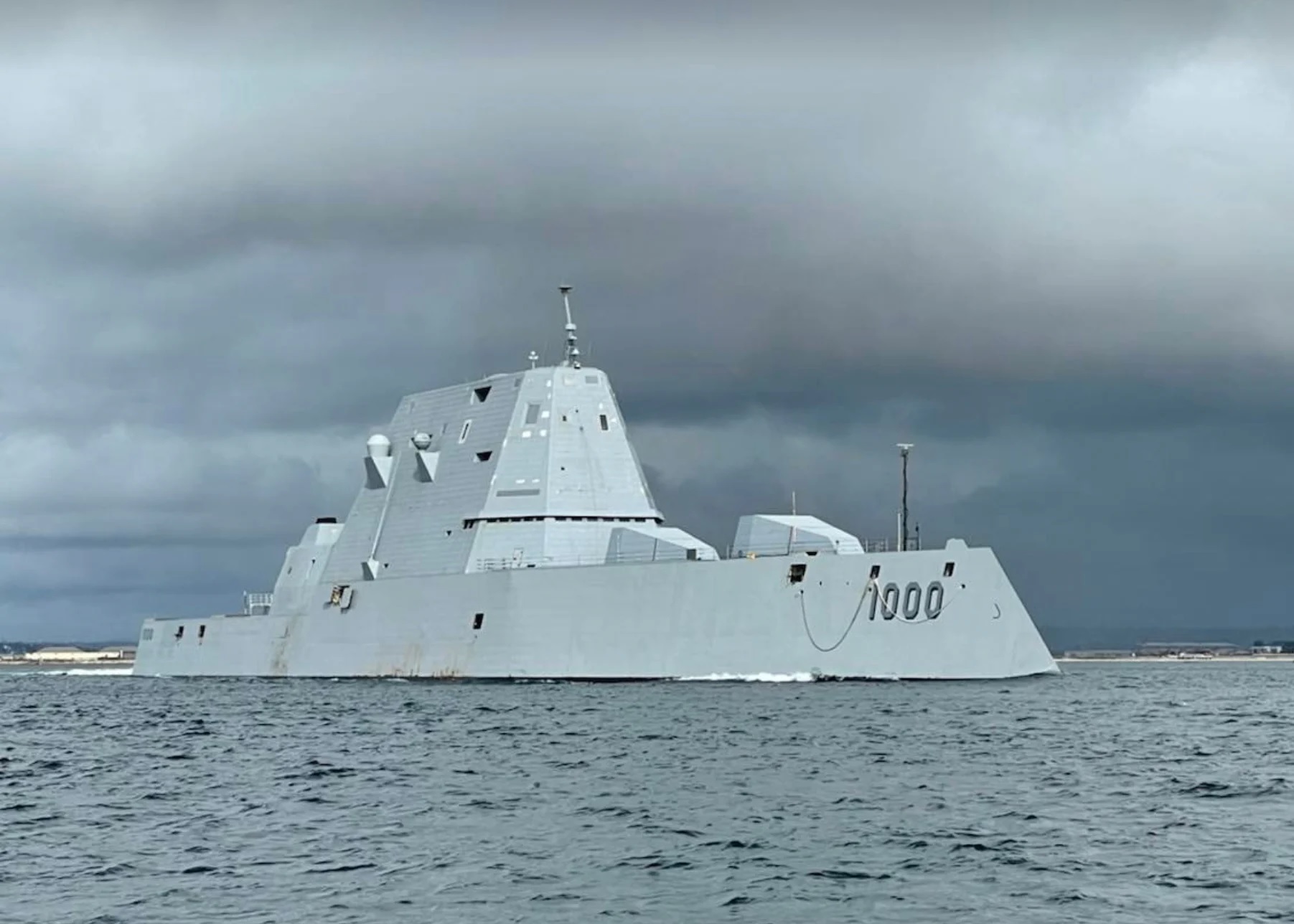 البحرية الأميركية تخطط لتجهيز مدمرتها “Zumwalt” بصواريخ فرط صوتية