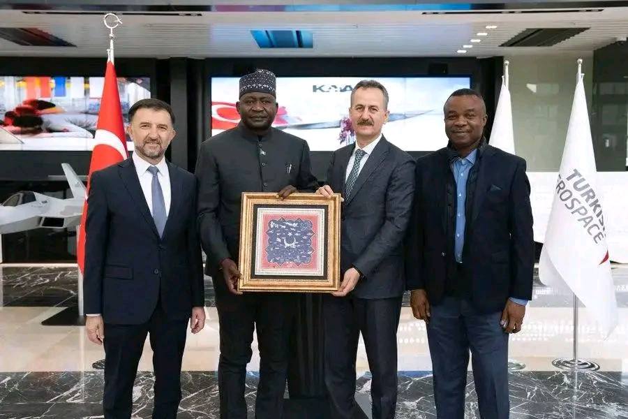 وزير الدفاع النيجيري يزور “أسيلسان” ويبحث تعزيز التعاون الدفاعي