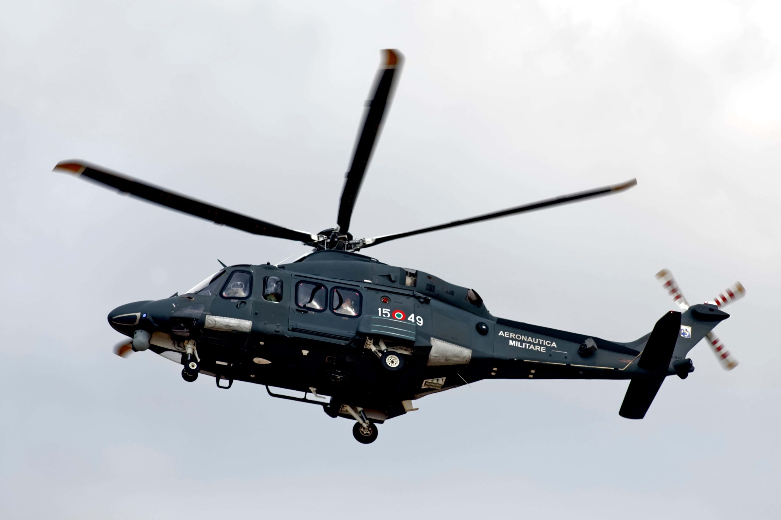 بريطانيا تمنح “ليوناردو” عقداً بمليار جنيه إسترليني لإنتاج مروحيات عسكرية