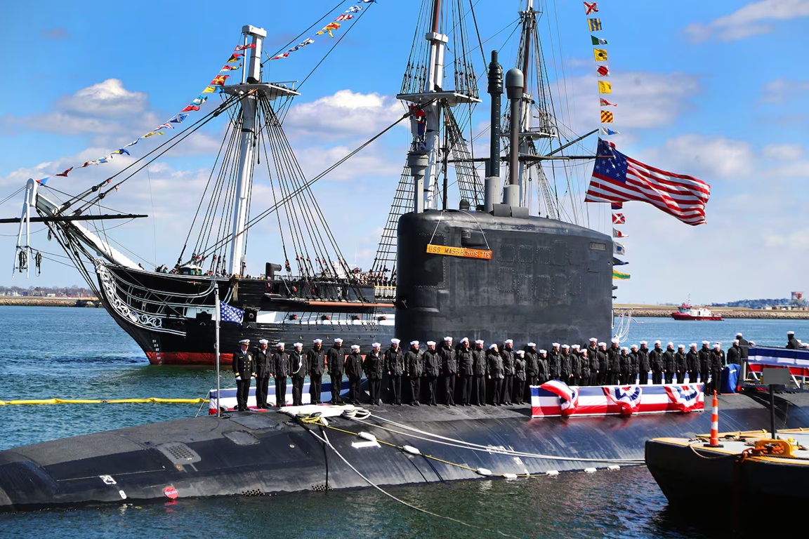 “USS Massachusetts”.. البحرية الأميركية تدشن غواصة هجومية جديدة من فئة “فيرجينيا”