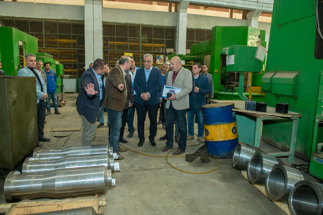 وزير الإنتاج الحربي المصري يطّلع على التجهيزات النهائية لتسليم الدفعة الأولى من مدافع الهاوتزر “K9A1EGY”