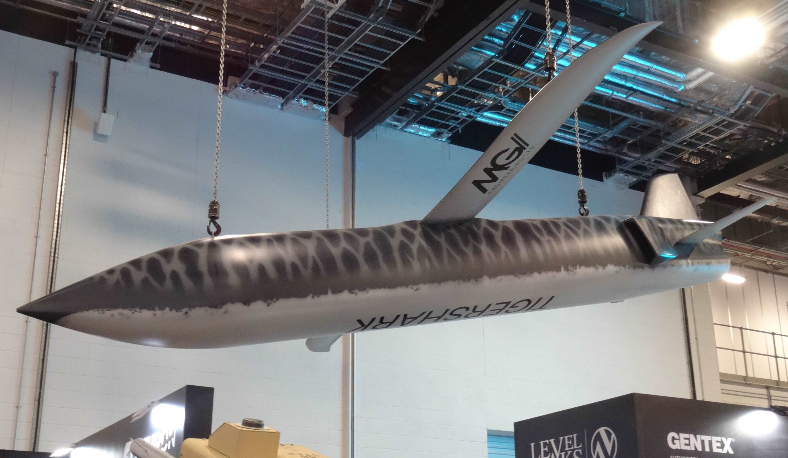 “بمدى 900 كيلومتر”.. بريطانيا تكشف عن مسيّرة “TigerShark” الانتحارية